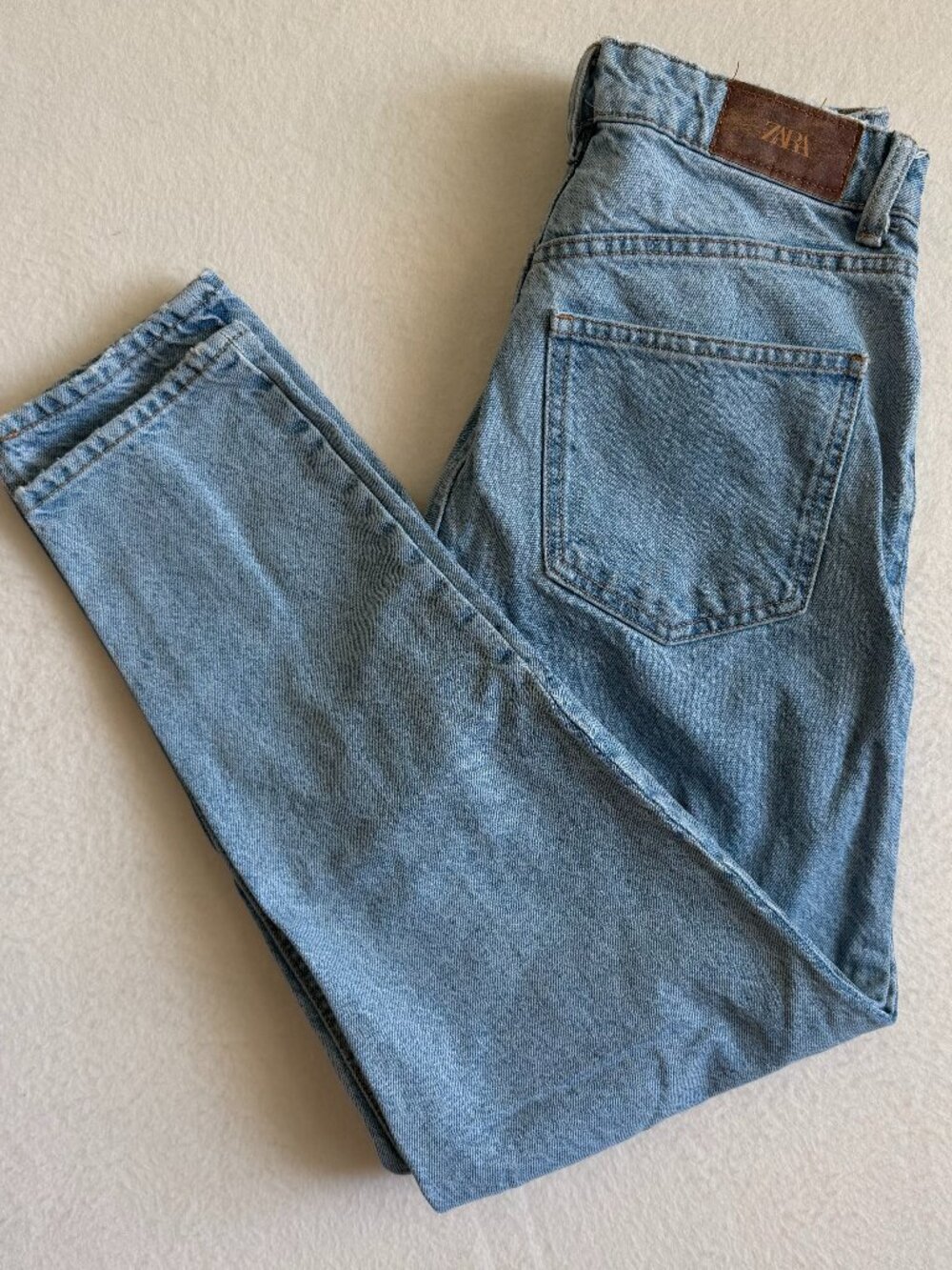 Zara High Waisted Mom Jeans Size 2 Light Wash Blue Tapered Leg